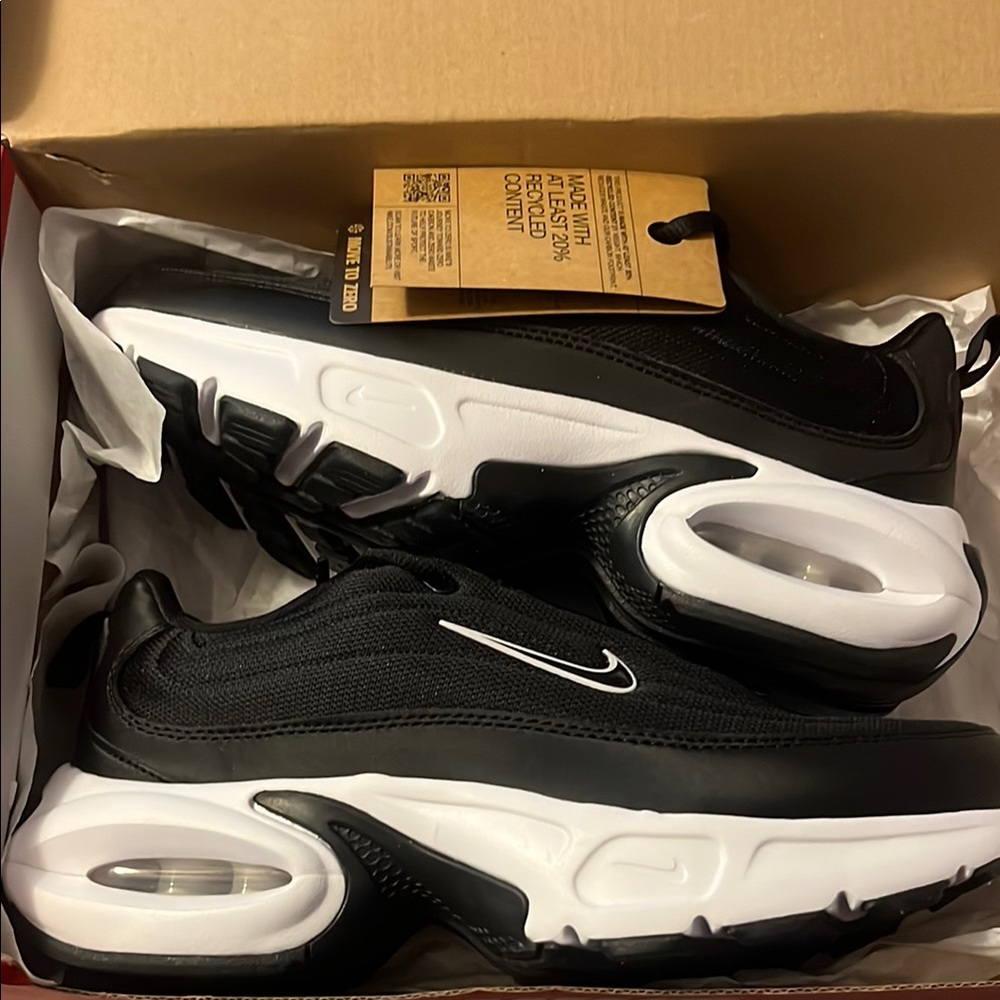 Nike Air Max Portal in Red and White
